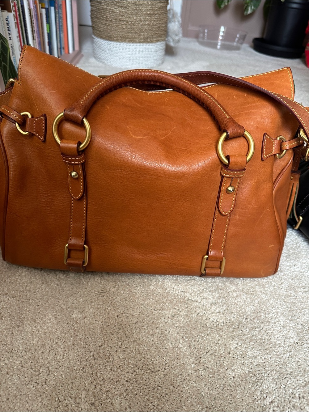 GUC 15” Large Dooney & Bourke Florentine Leather Satchel - Picture 4 of 16